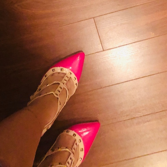 Neon pink heels. Valentino’s style shoes. - Picture 8 of 8
